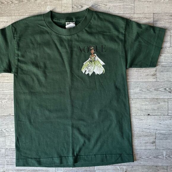 Custom, Vogue, Princess Tee, w/ Pocket Graphic Detail - Picture 6 of 7